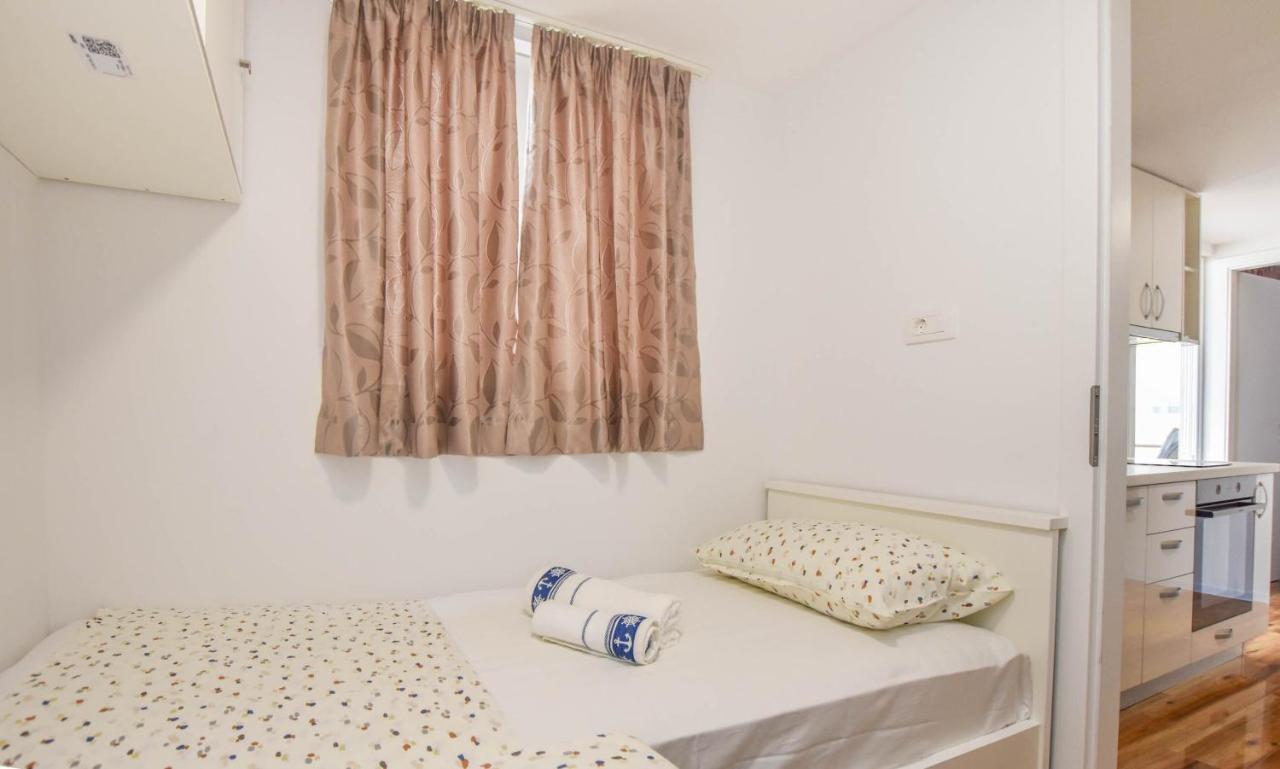 Mobile home Dandelion Biograd Na Moru Esterno foto