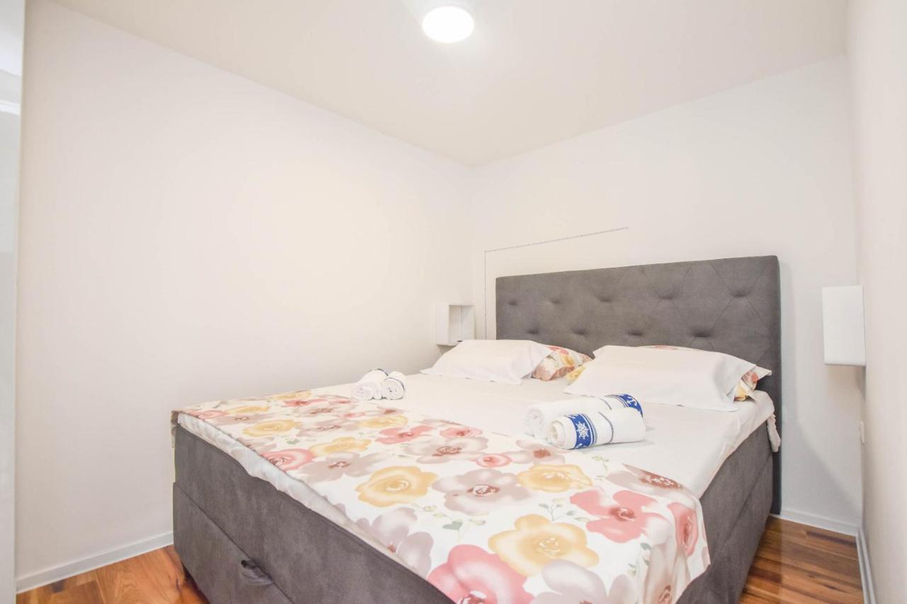 Mobile home Dandelion Biograd Na Moru Esterno foto